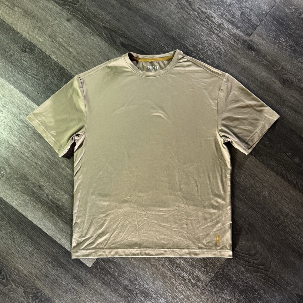 Rhone Reign Short Sleeve Training Running Workout Shirt Beige Mens Small